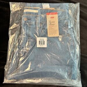 Women’s Levi’s 724 High-Rise Slim Straight - 31x30  Brand New